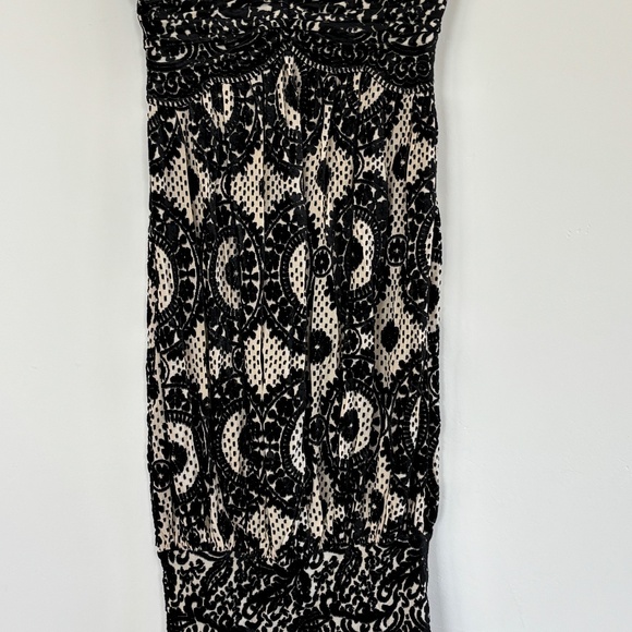 Diane Von Furstenberg gorgeous stretch dress - Picture 2 of 3